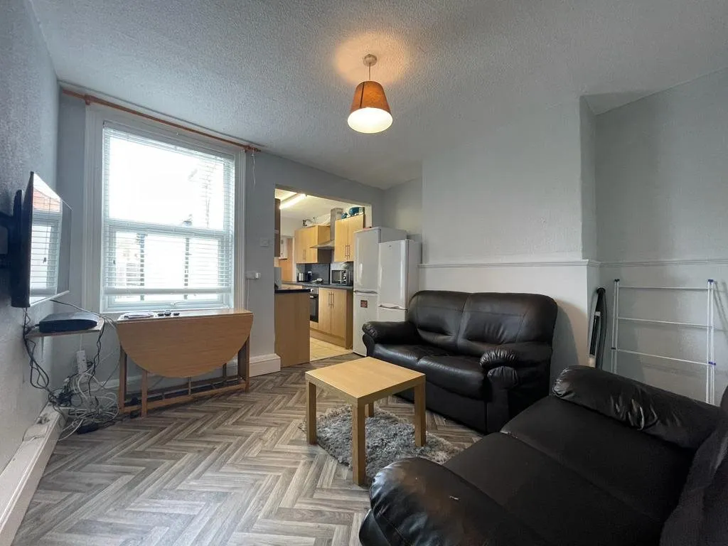 Moor Street, LN1 1PR - 4 Bed - Image 1